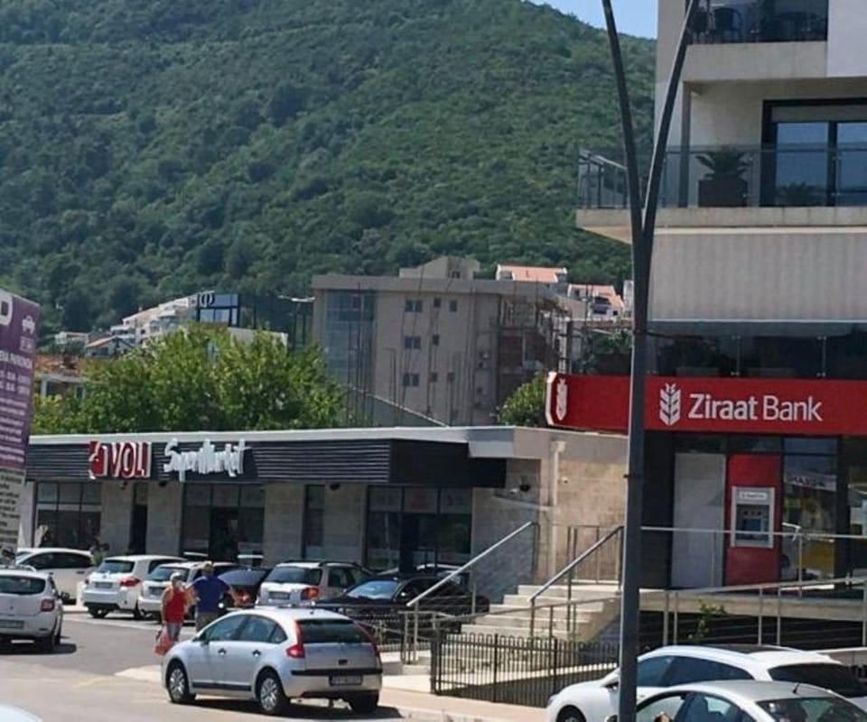 Supermarket/grocery shop