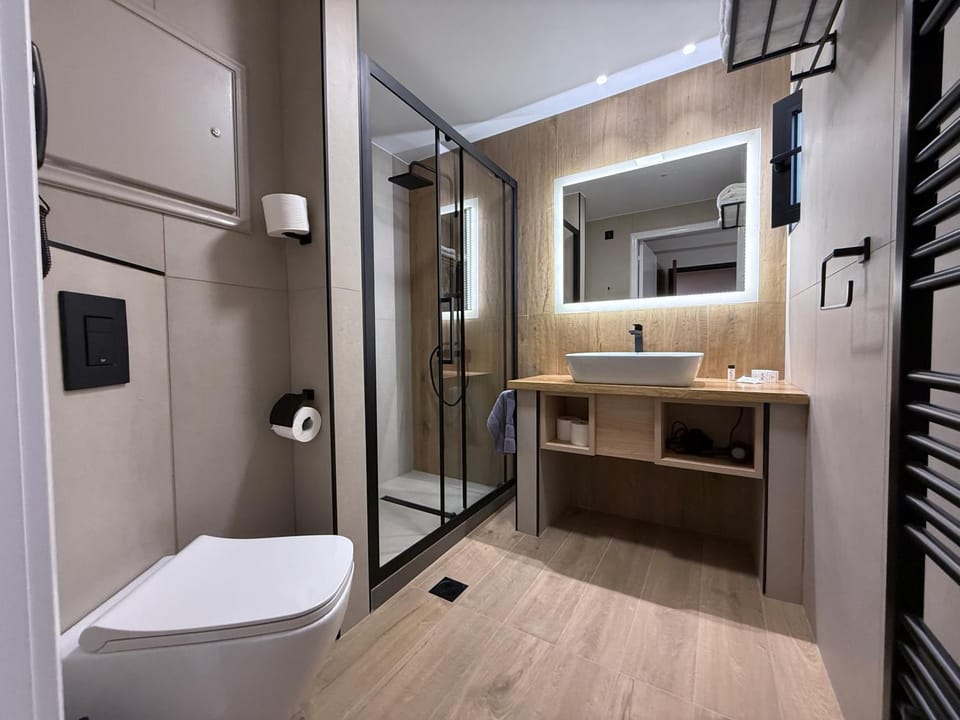 Shower, Toilet, Bathroom
