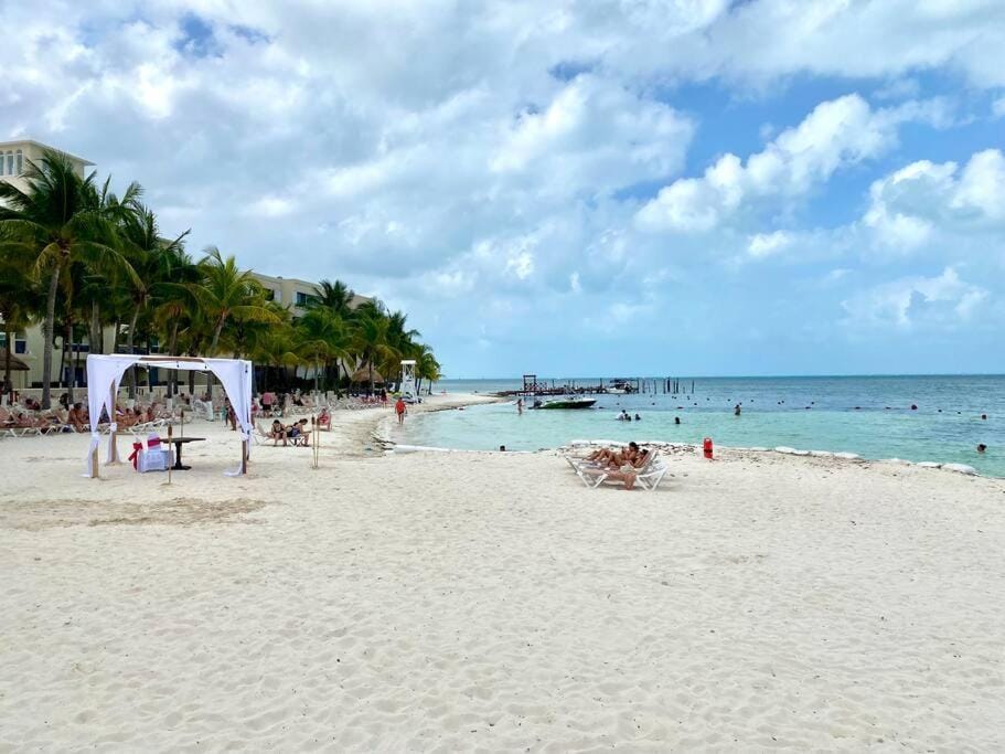 Mexican Lagoon front Villa by CASA PARAISO Villa in Cancun