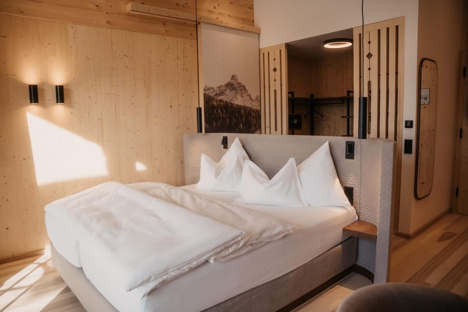 Bed, Photo of the whole room