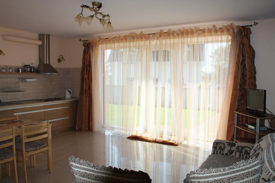 Day, Decorative detail