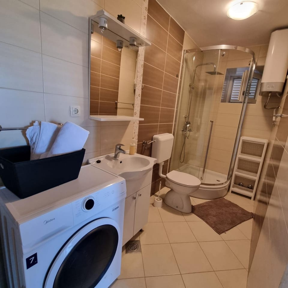 Bathroom, washing machine