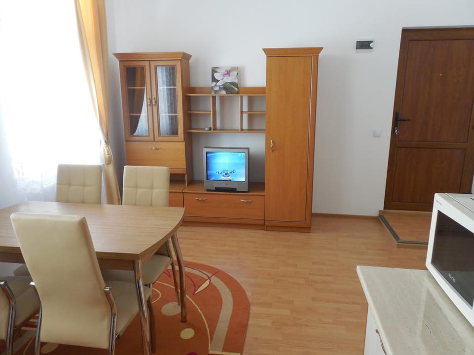 Day, Summer, Kitchen or kitchenette, On site