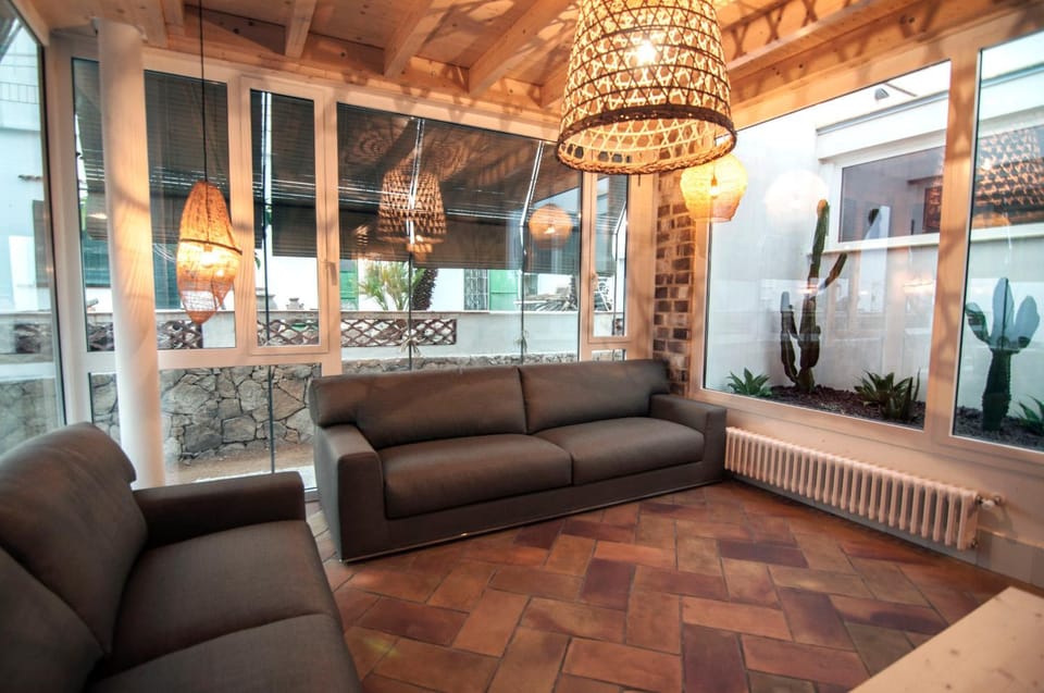 Communal lounge/ TV room