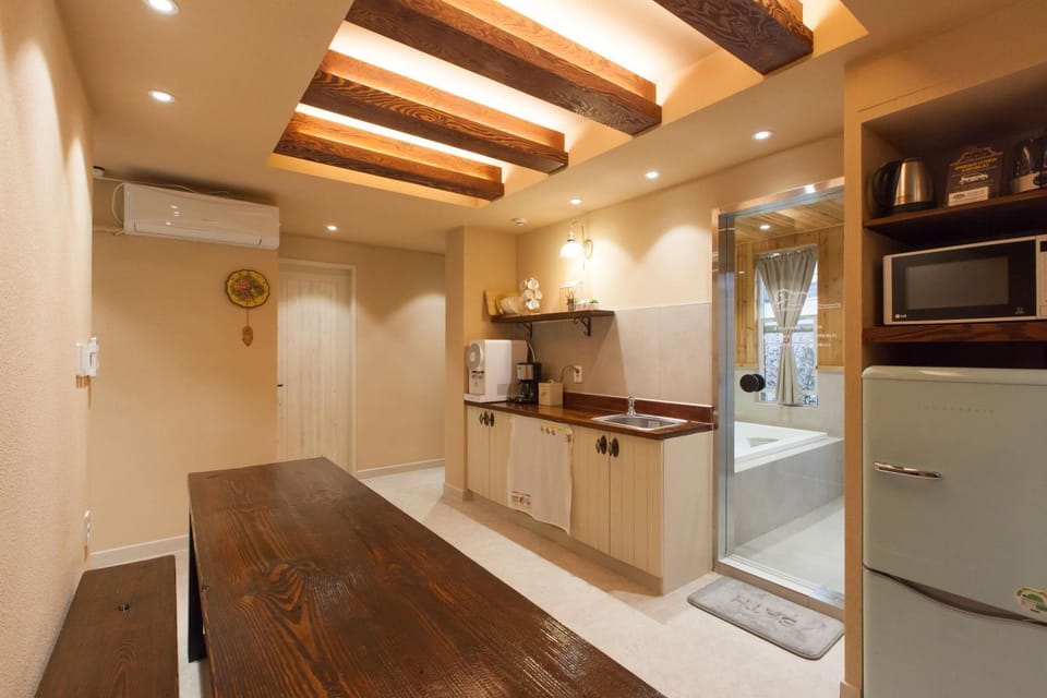 Kitchen or kitchenette, Living room