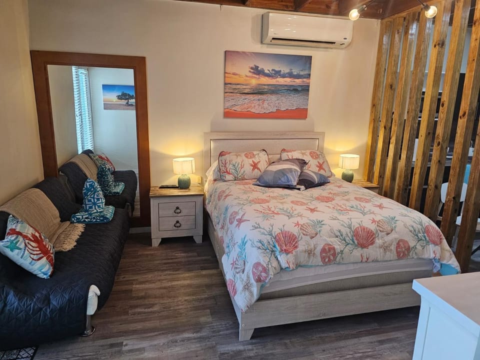 Bed, Seating area