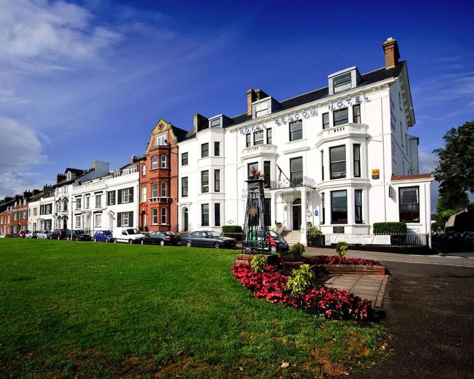 Property building, Natural landscape, Summer, Street view, Location