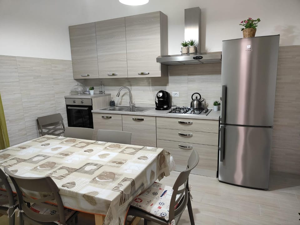 Kitchen or kitchenette, Dining area, dishwasher, pet friendly, stove