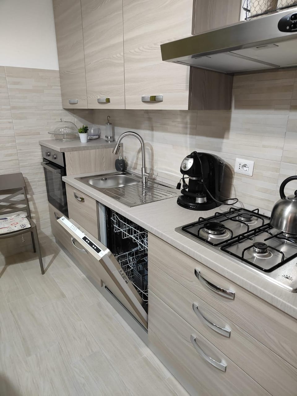Coffee/tea facilities, Kitchen or kitchenette, dishwasher, pet friendly, stove
