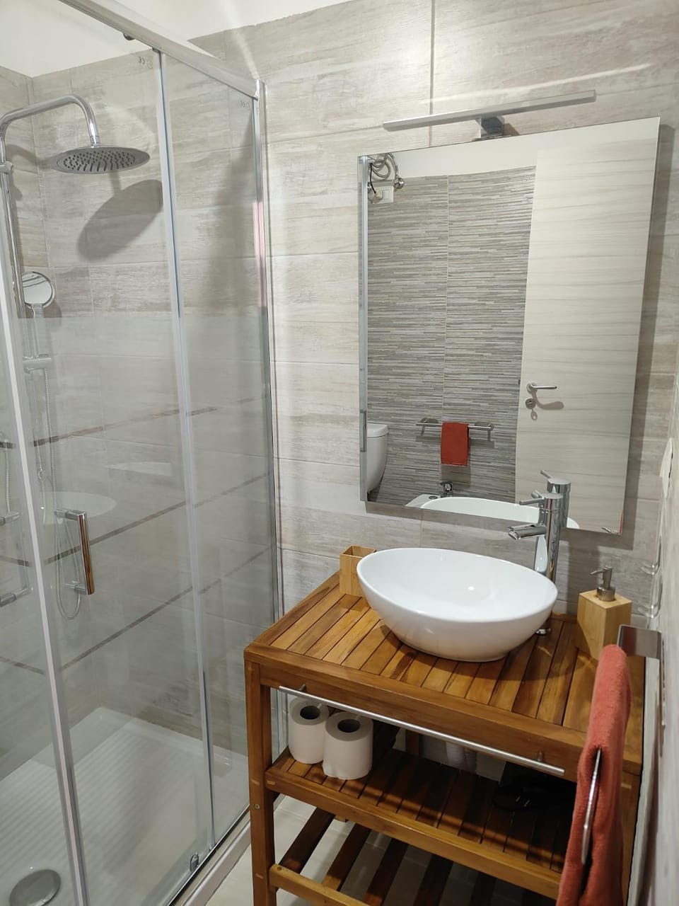 Shower, Bathroom, towels