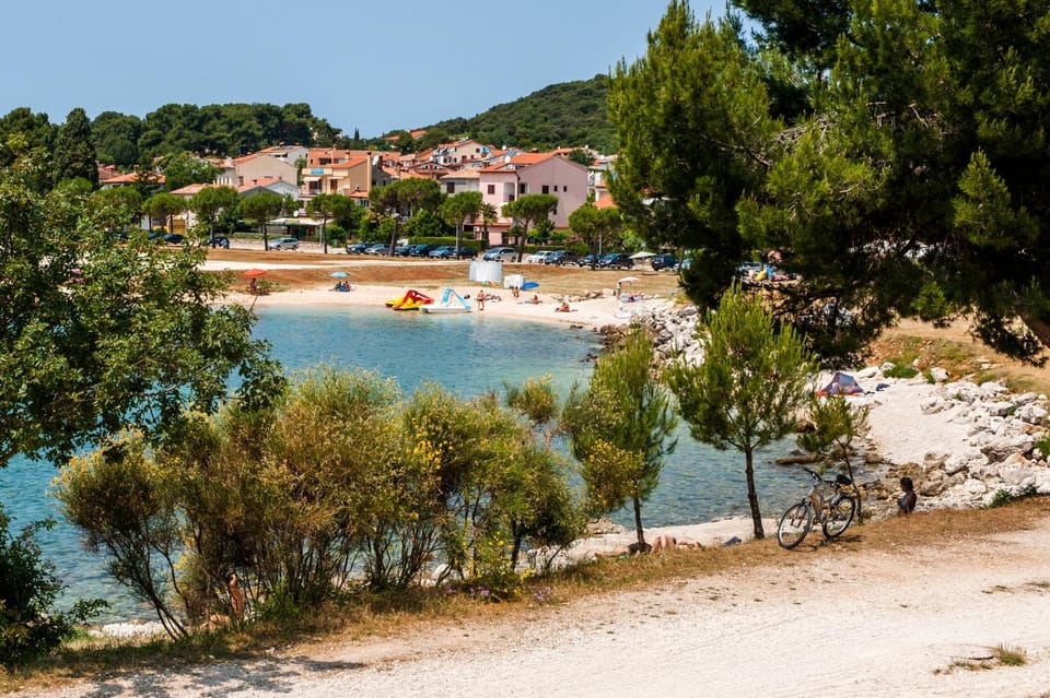 Neighbourhood, Beach