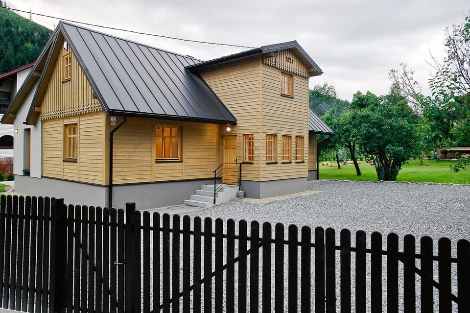 Property building, Garden view, Parking
