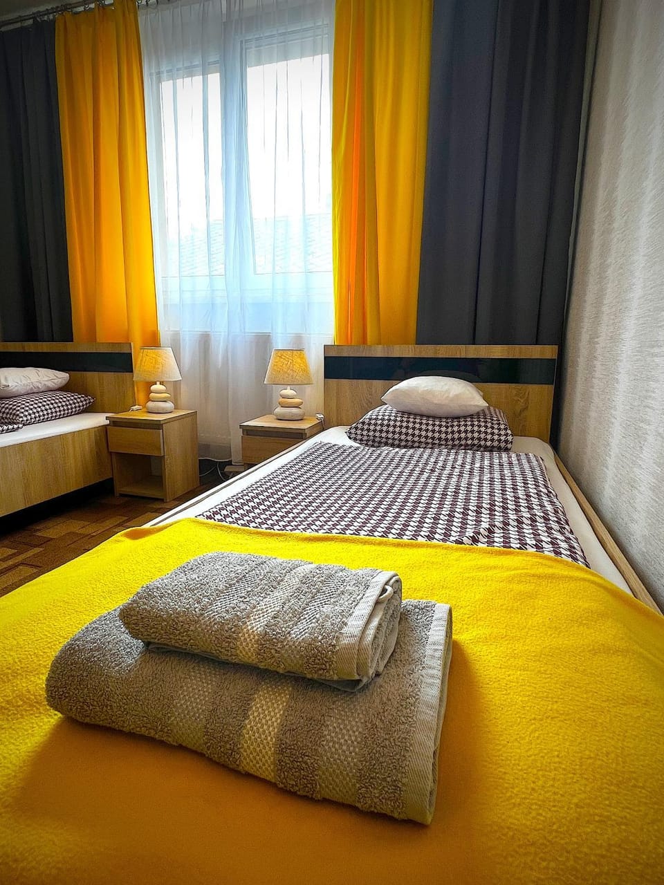 Bedroom, towels