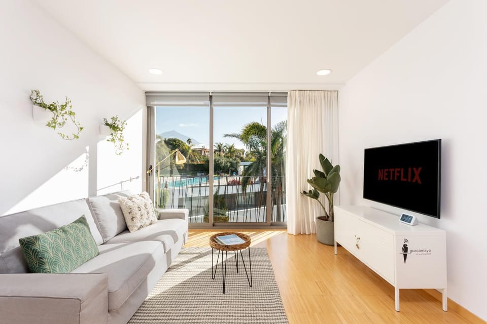TV and multimedia, Living room, Dining area