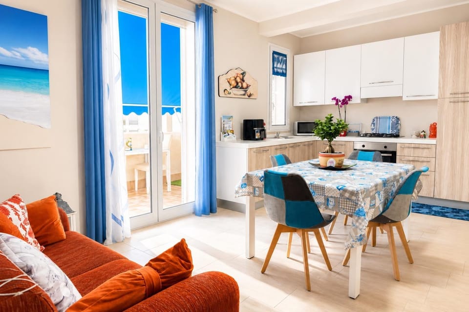 Kitchen or kitchenette, Dining area, stove