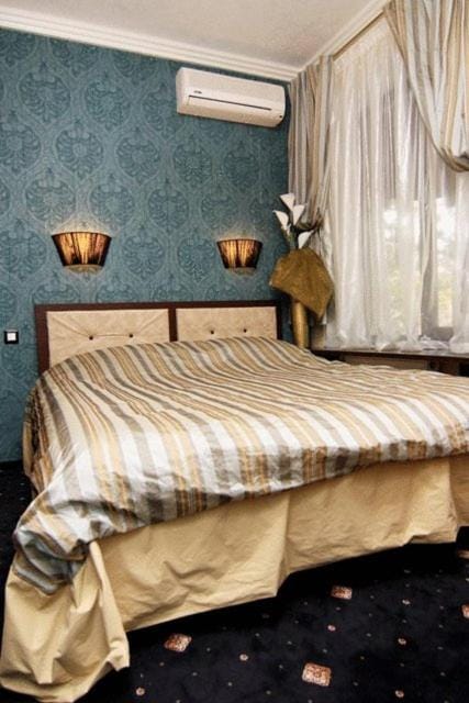 Bed, TV and multimedia, bunk bed