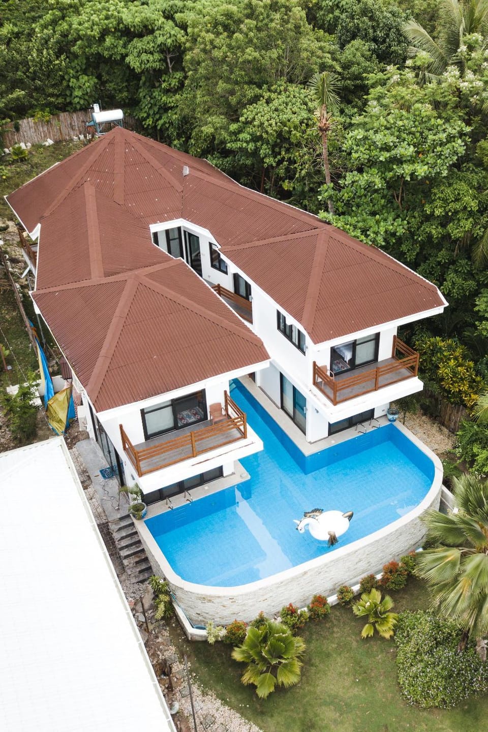 Bird's eye view, Pool view