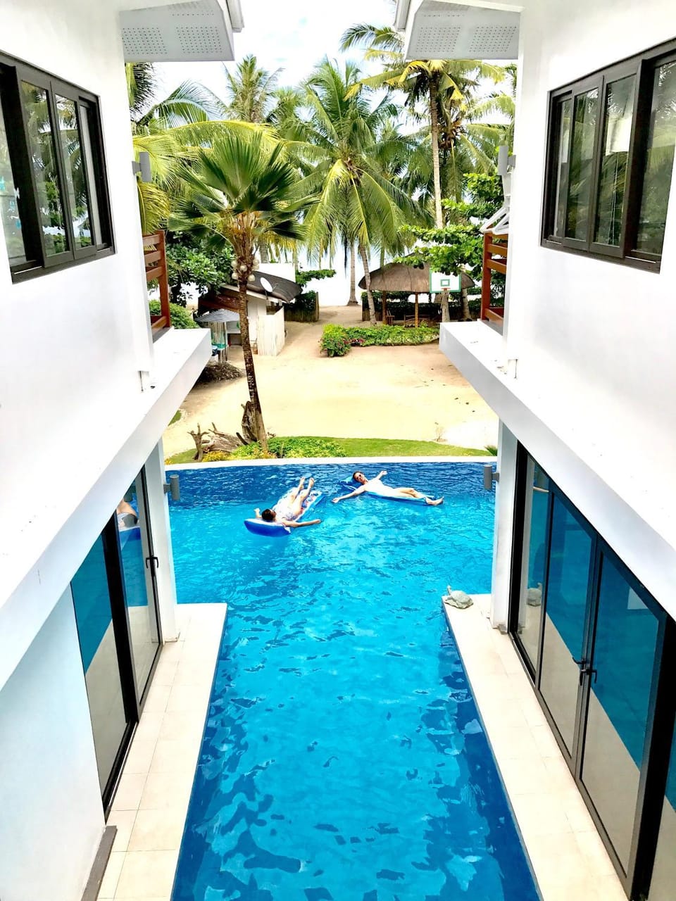 Day, Swimming pool, group of guests