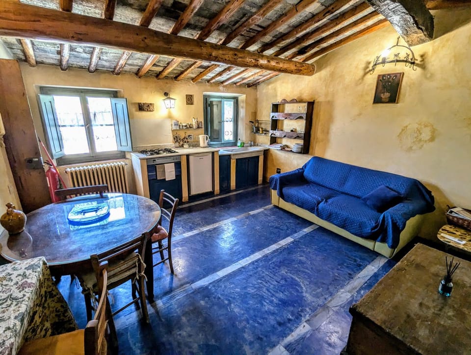Kitchen or kitchenette, Living room, internet