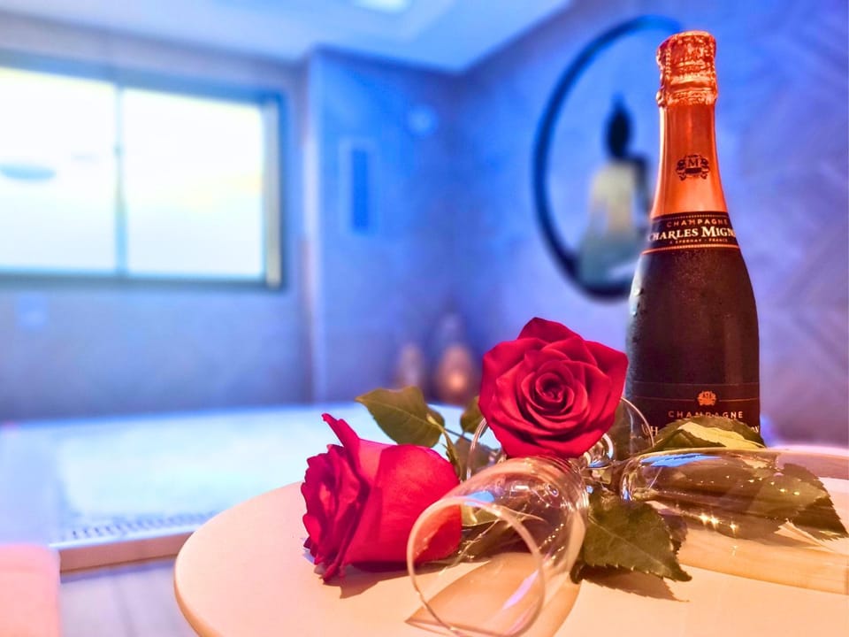 Hot Tub, Sauna, Steam room