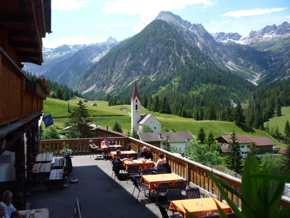 Restaurant/places to eat, View (from property/room)