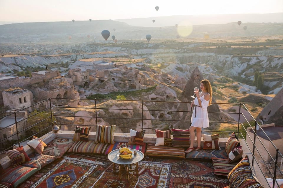 Property building, Natural landscape, View (from property/room), Balcony/Terrace, On site, Landmark view, Mountain view, Sunrise, Sunset