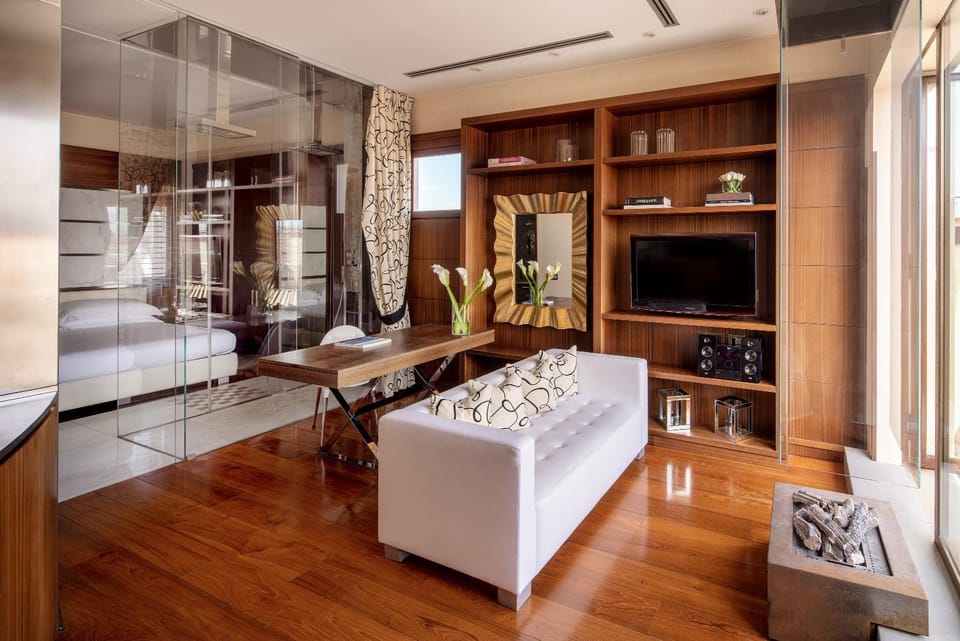 Steam room, Living room