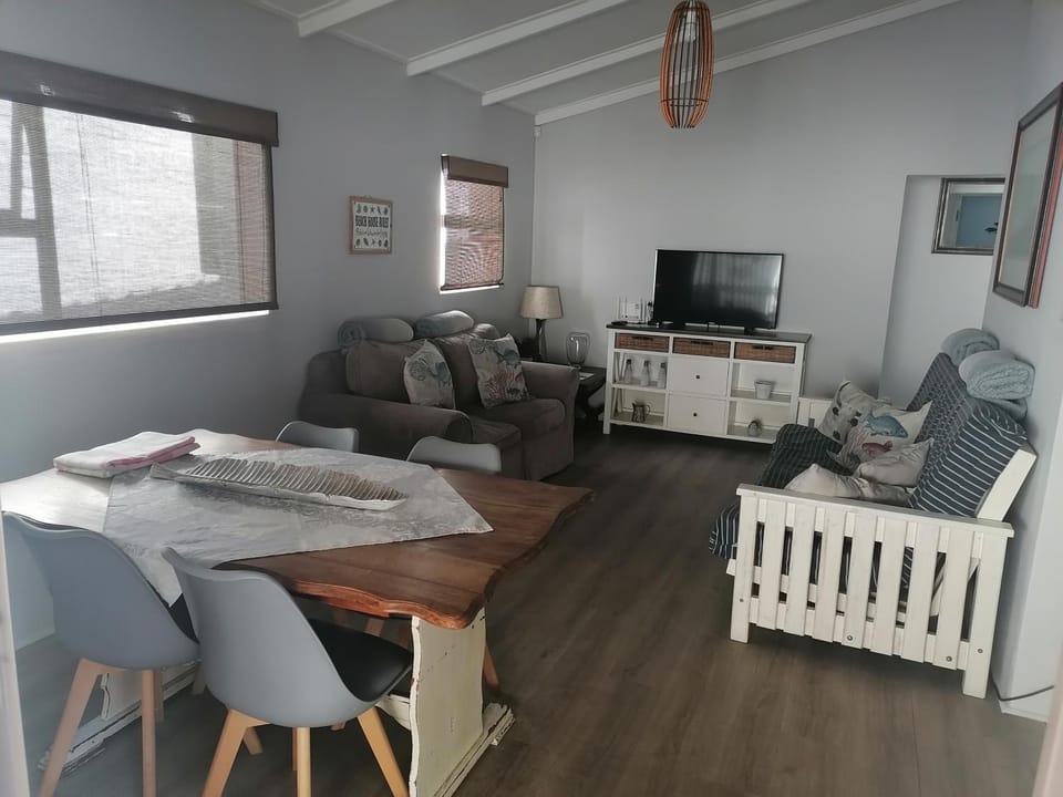 Dining area, Evening entertainment