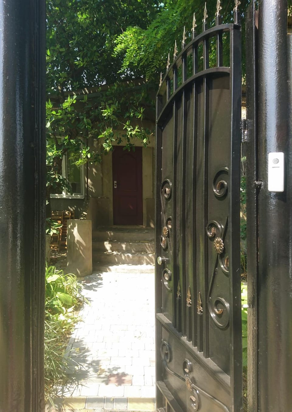 Facade/entrance