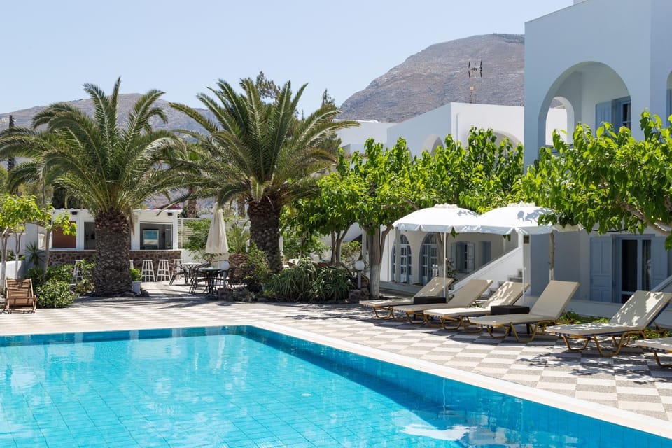 Property building, Patio, Summer, Garden, Lounge or bar, On site, Swimming pool, Swimming pool, Family