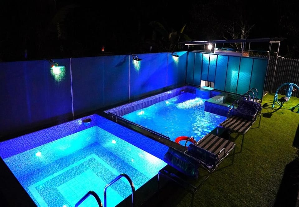 Swimming pool, Swimming pool