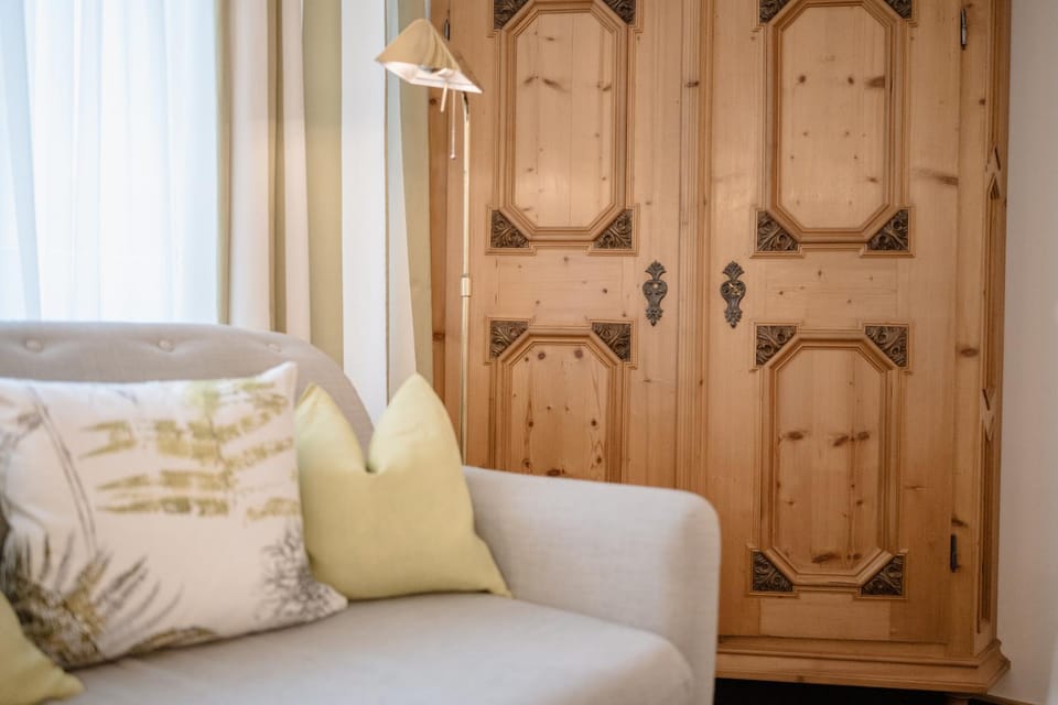 Living room, Seating area, wardrobe