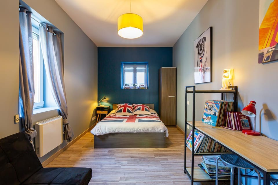 Bed, Photo of the whole room, Bedroom