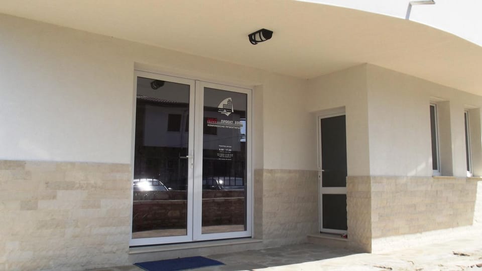 Facade/entrance