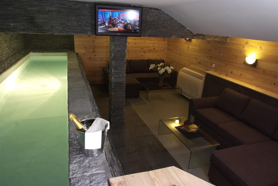 Swimming pool, Alcoholic drinks
