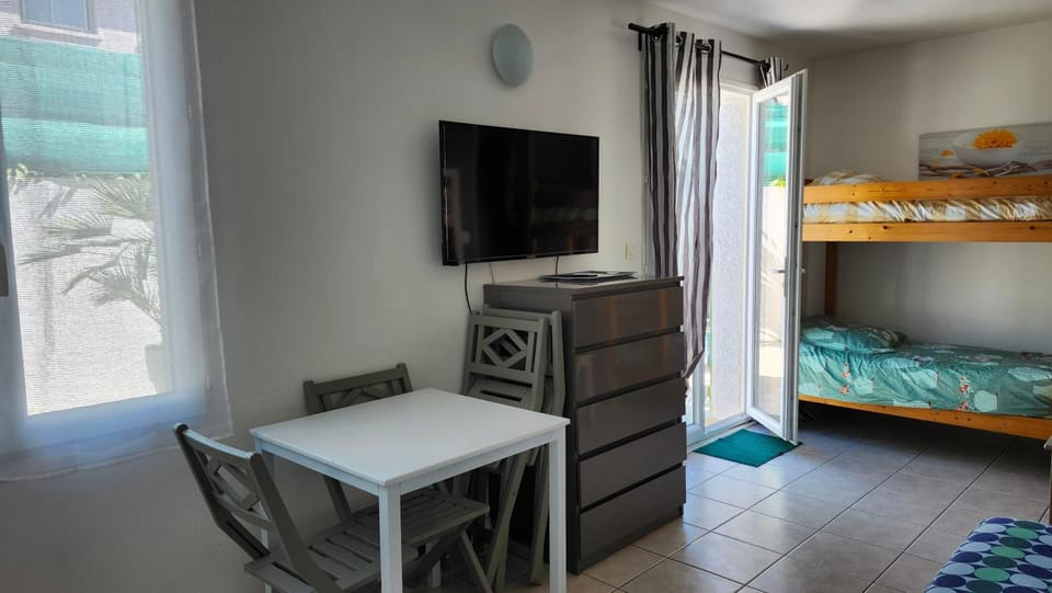 TV and multimedia, Photo of the whole room, bunk bed