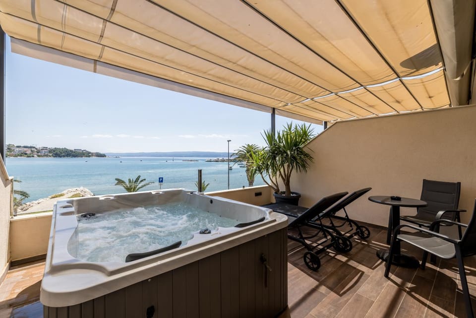 Hot Tub, Hot Tub, View (from property/room), Seating area, Landmark view, Sea view, sunbed