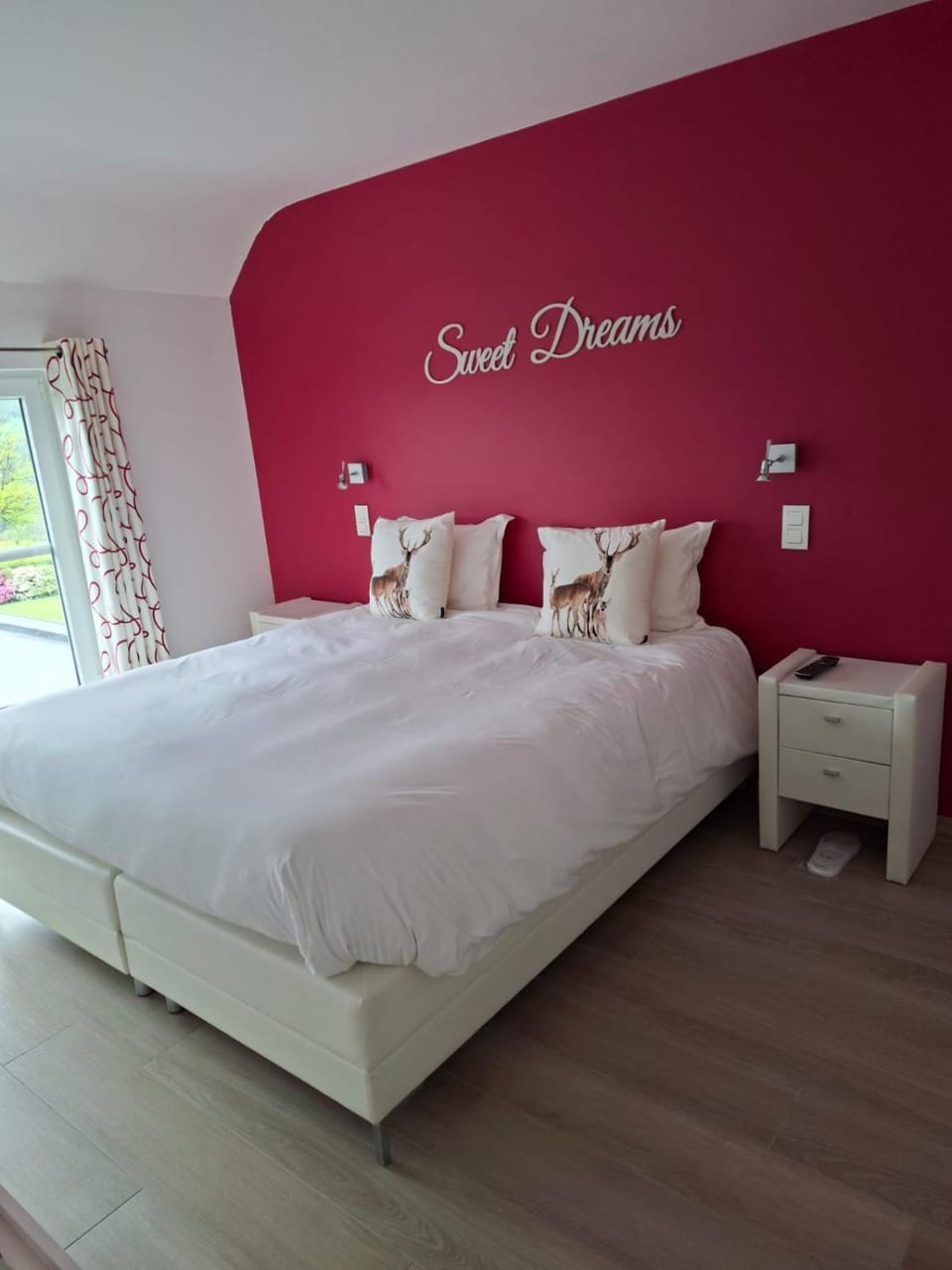Bed, Photo of the whole room