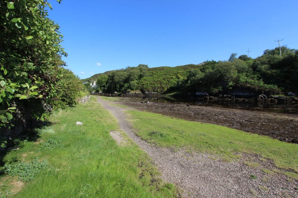 Property building, Garden, On site, River view