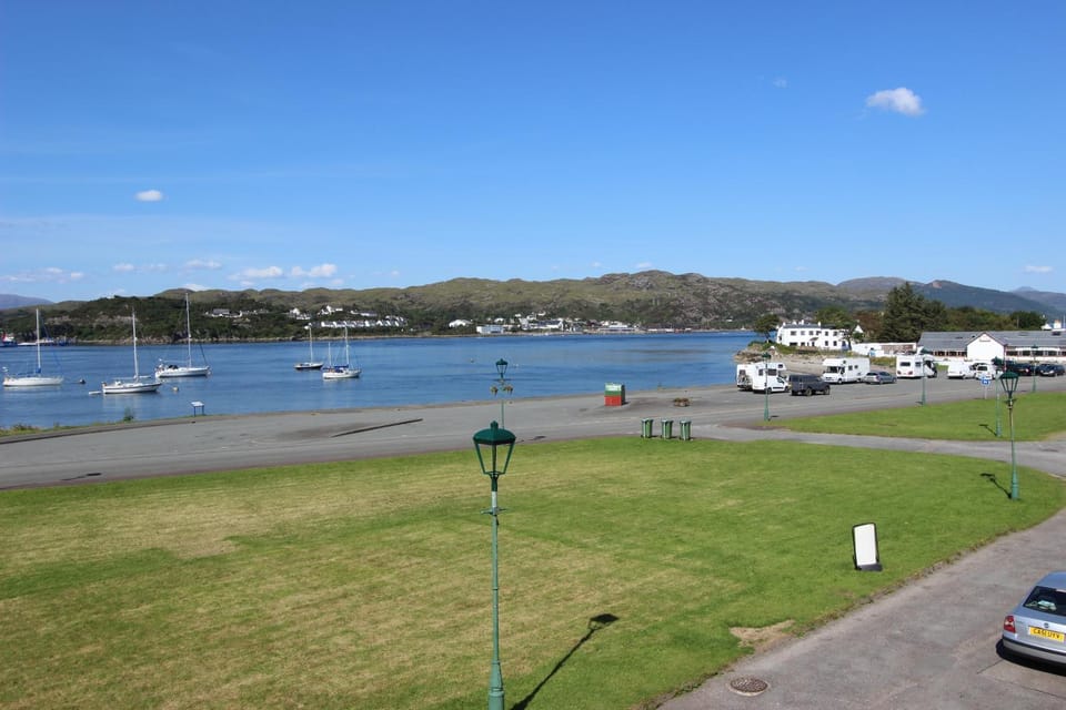 Bedroom, Mountain view, Sea view