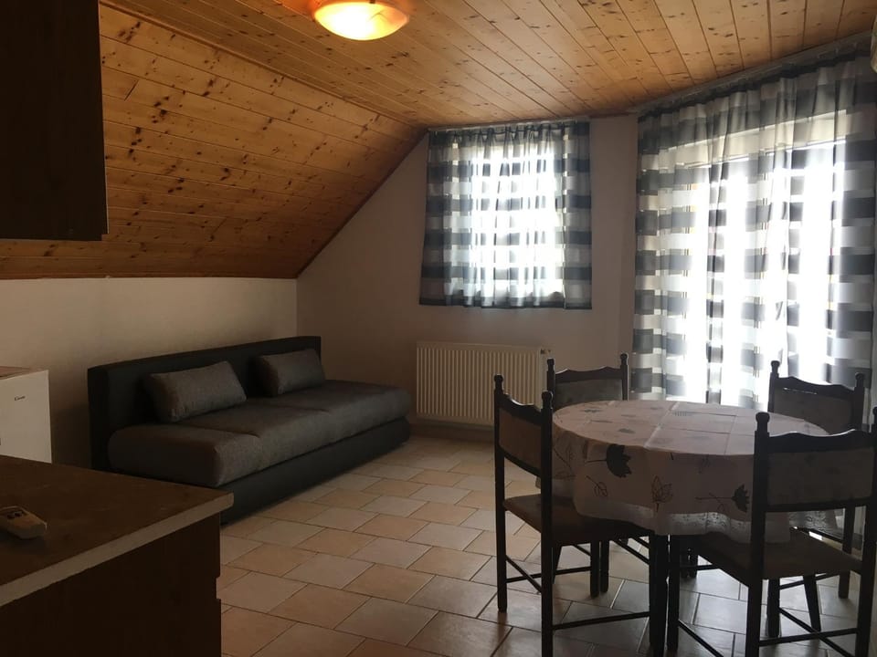 Napház Apartman Apartment in Hungary