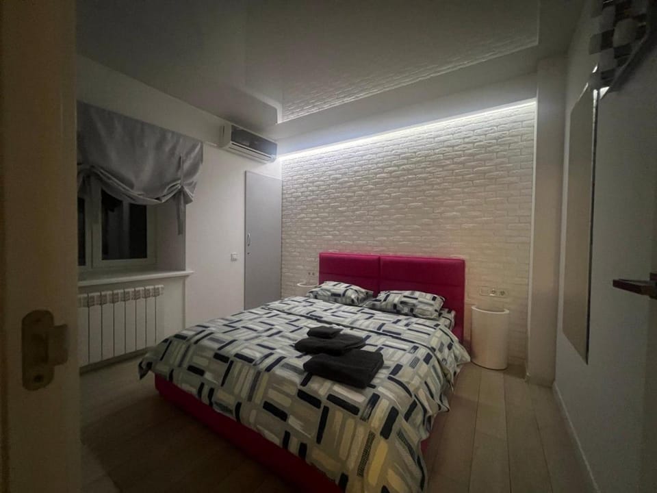 Bedroom, internet, towels