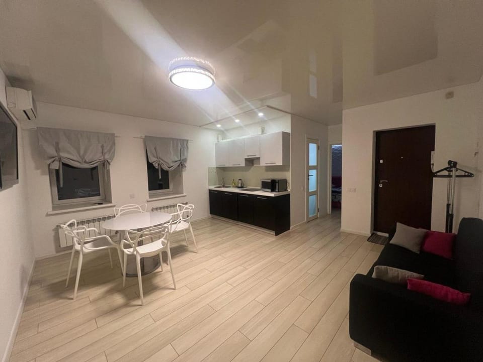 Kitchen or kitchenette, Living room