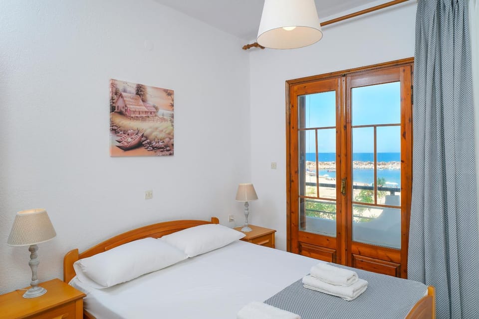 Bed, Bedroom, Sea view