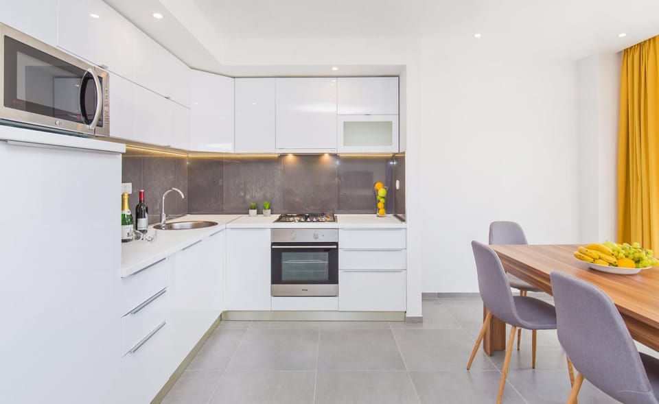 Kitchen or kitchenette, Dining area, kitchen