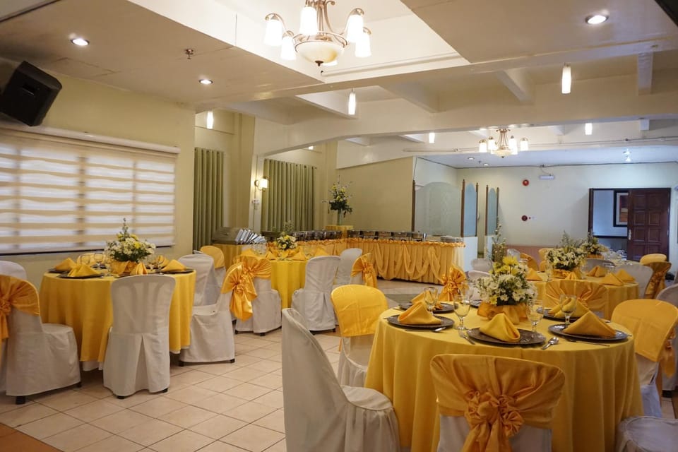 Restaurant/places to eat, Banquet/Function facilities