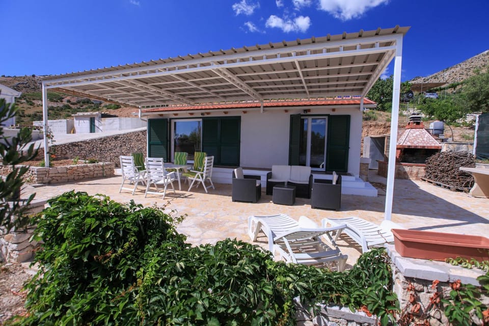 Property building, Facade/entrance, BBQ facilities, BBQ facilities, Garden, View (from property/room), Balcony/Terrace, Balcony/Terrace, Seating area, Area and facilities