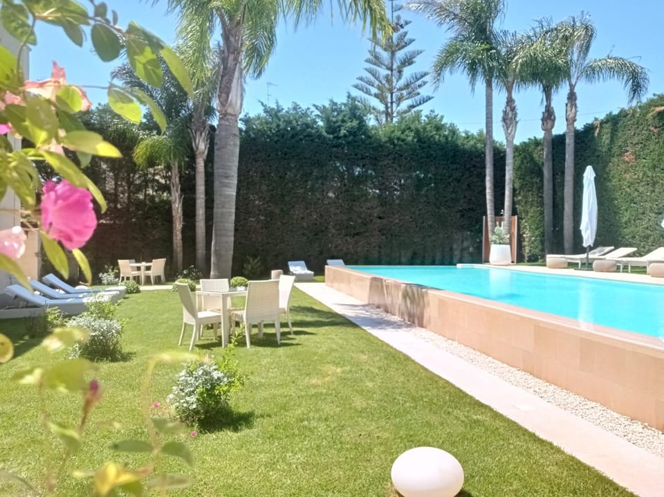 Day, Garden, Garden view, Pool view, Swimming pool, sunbed