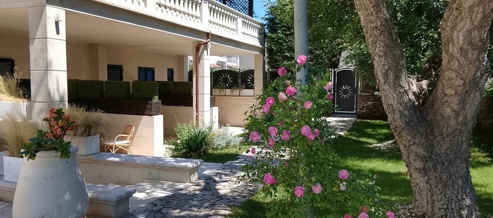 Garden, Garden view