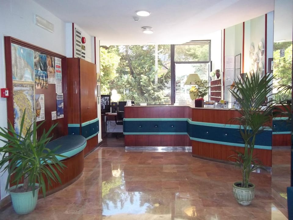 Communal lounge/ TV room, Lobby or reception